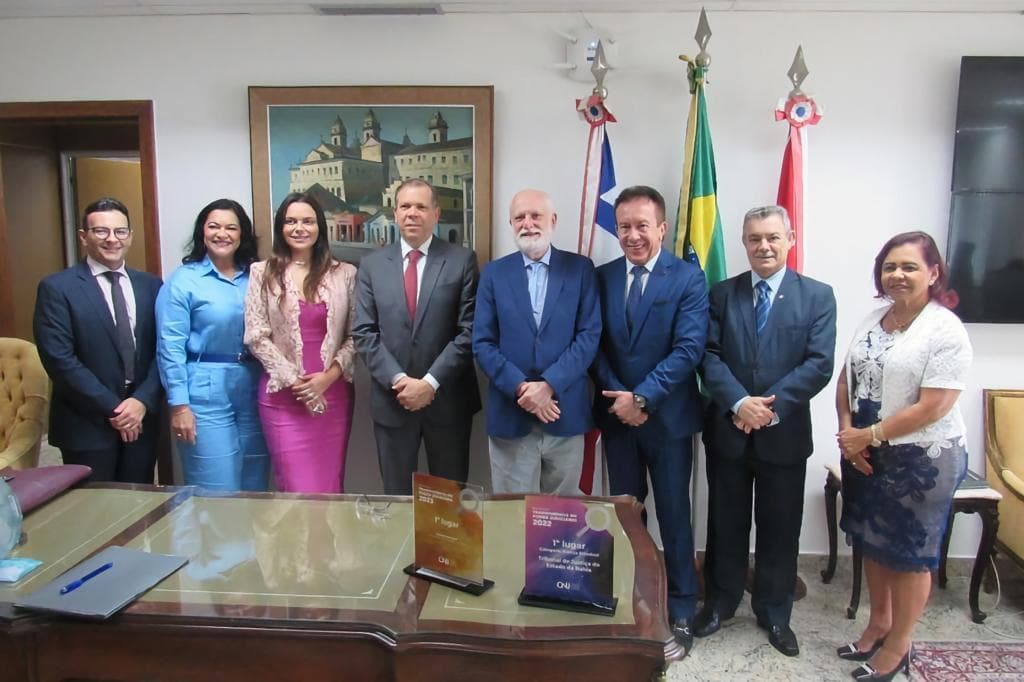 A comitiva da ANAMAGES é recebida pela Corte baiana