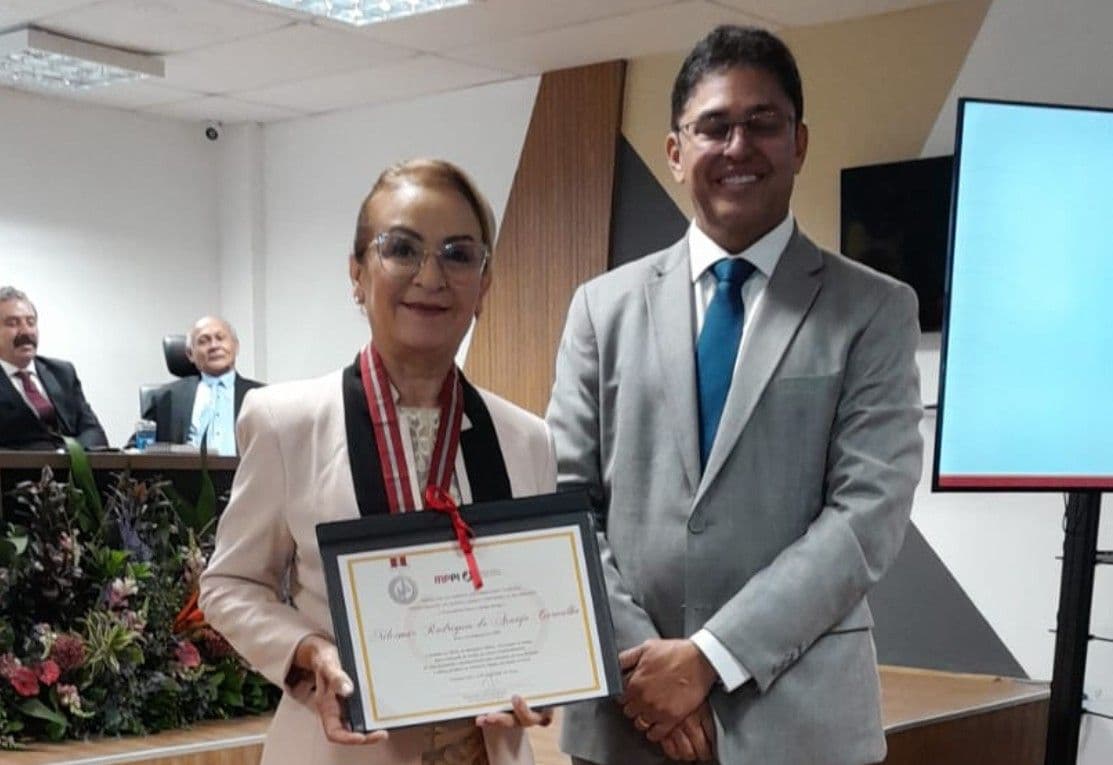 A Magistrada Nilcimar recebeu a Medalha do Procurador-Geral de Justiça do Estado do Piauí, Cleandro Alves de Moura
