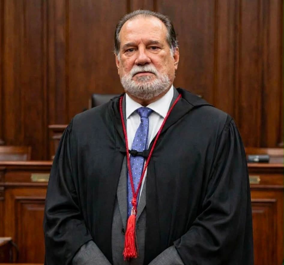 A toga não tem dignidade própria. Somos nós que devemos emprestar-lhe a nossa.