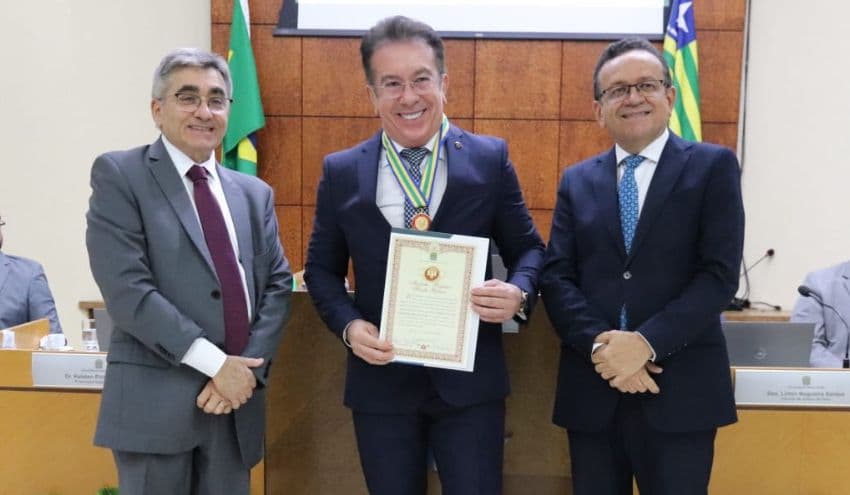 O Presidente da ANAMAGES, juiz Carlos Hamilton Bezerra Lima, recebeu a homenagem na última sexta-feira