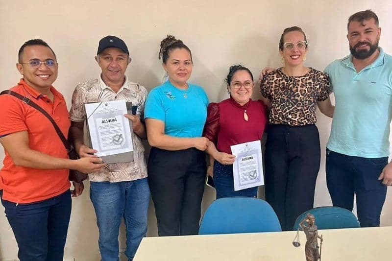 A Juíza Silvia Clementte com os representantes dos projetos contemplados