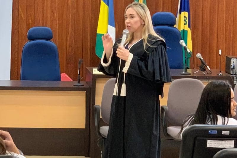 A Juíza de Direito da Comarca de Ariquemes, em Rondônia, Dr. Larissa Camargo Pinho